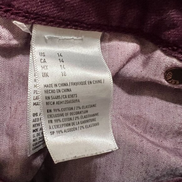 American Eagle Women's Burgundy Distressed Short Shortie Shorts size 14 - Picture 8 of 9